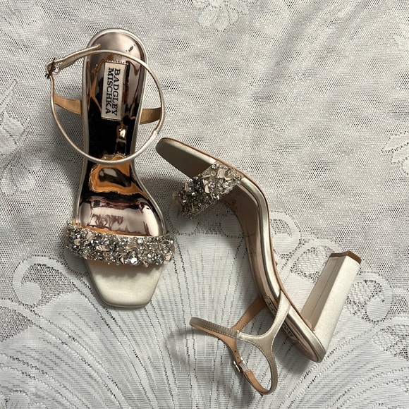 Badgley Mischka Teenie, Ivory Block Heel Sandal - Picture 17 of 17